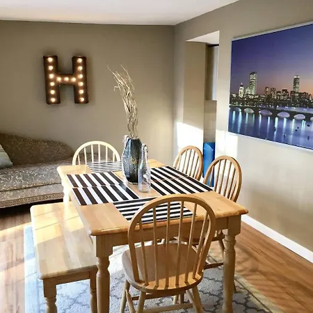 Villa ~*Pet Friendly 30Min To Downtown*~ The Bostonian